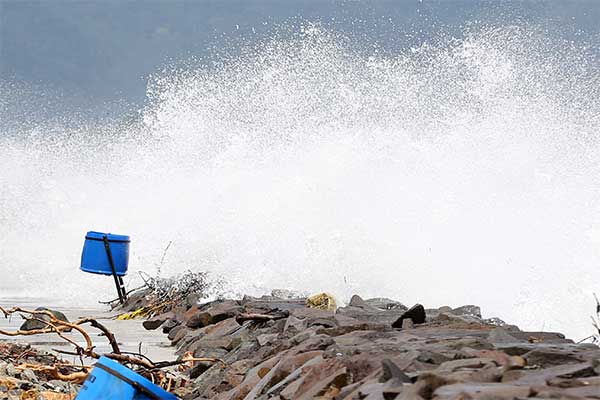 Gelombang Setinggi 6 Meter Ancam Perairan Selatan Jawa