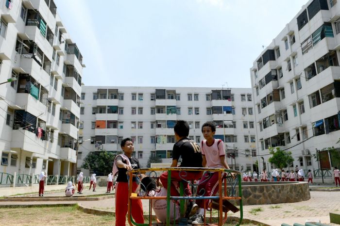 Ilustrasi: Sejumlah siswa sekolah dasar bermain di kawasan Rumah Susun (Rusun) Marunda, Jakarta, Selasa (3/9/2019). /ANTARA FOTO/M Risyal Hidayat